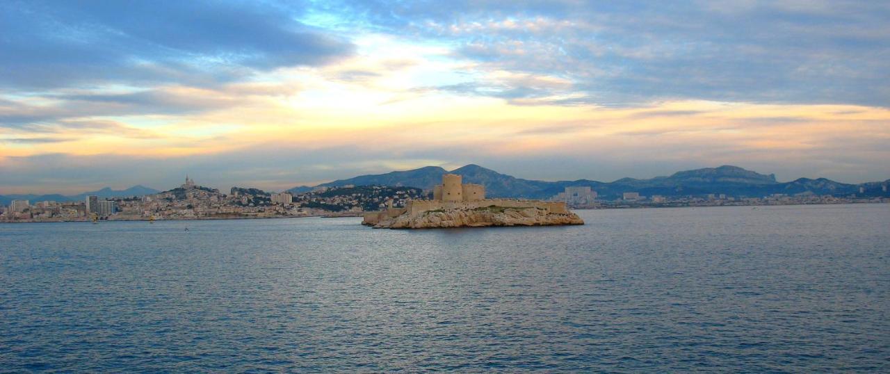 Ferienwohnung Les Pieds Dans L'Eau Sur L'Ile Du Frioul Marseilles Exterior foto